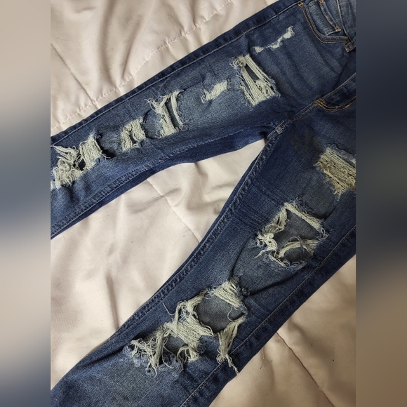 Hollister Distrested High Rise Skinny Jeans - Picture 4 of 6